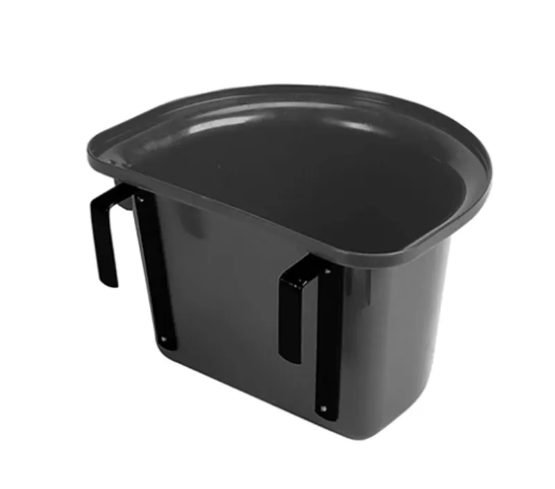 Stubbs Plastic Portable Manger - Black