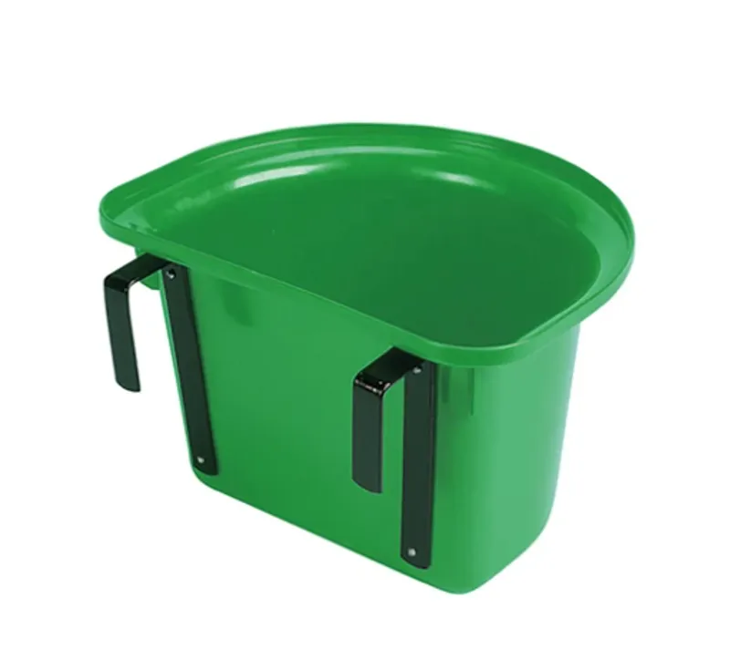 Stubbs Plastic Portable Manger - Green