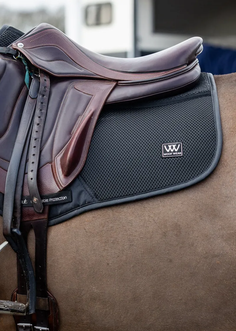 Woof Wear iVent Close Contact Saddle Pad - Black Full-2