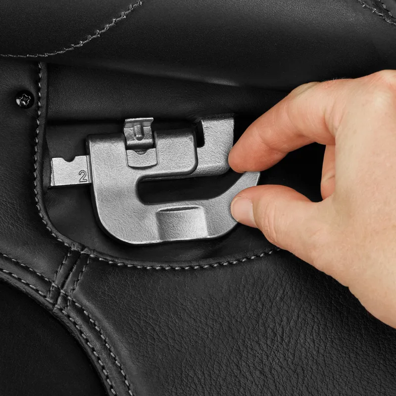 Bates Isabell Icon Dressage Saddle Black - 17.5-1