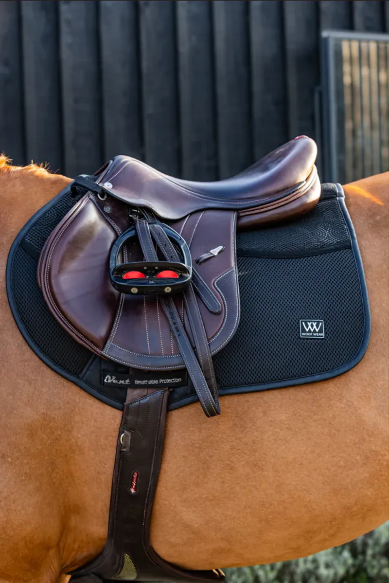Woof Wear iVent Close Contact Saddle Pad - Black Full-6