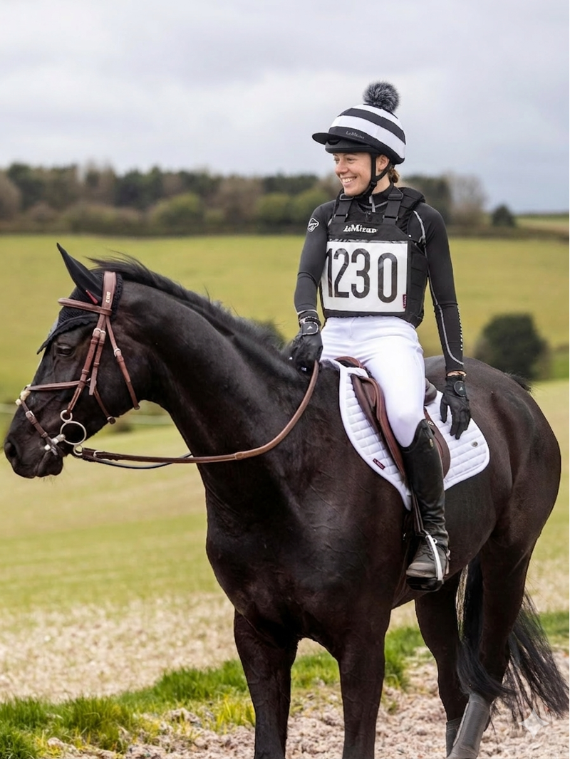 LeMieux Derby Pom Hat Silk - Black-2