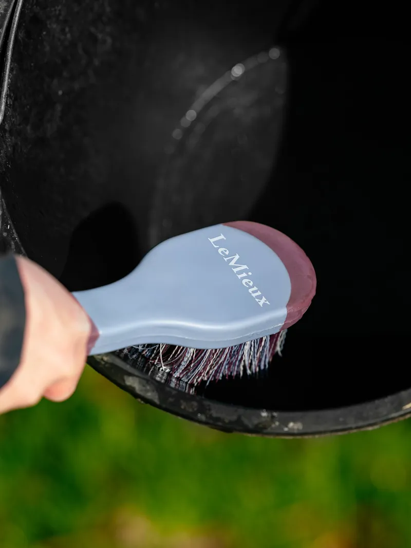 LeMieux Bucket Brush - Powder Blue/Mallow-1