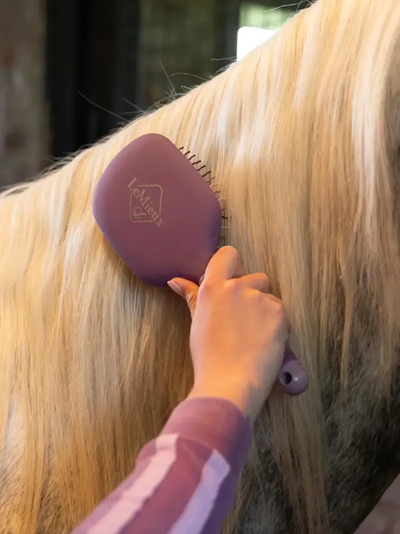 LeMieux Tangle Tidy Mallow-3