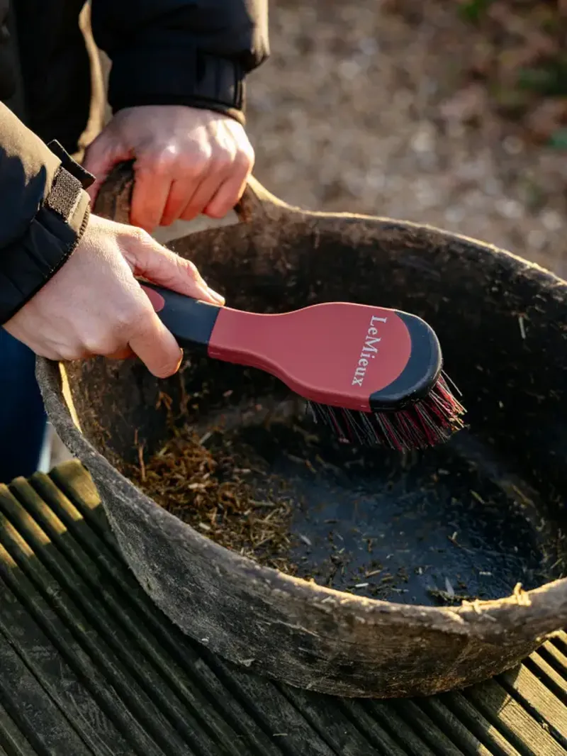 LeMieux Bucket Brush - Black/Red-1